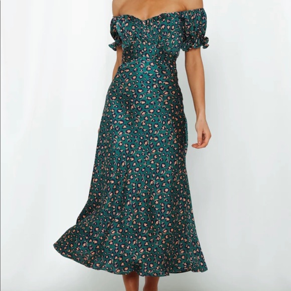 Make a statement with this gorgeous Hello Molly dress! - Picture 1 of 4